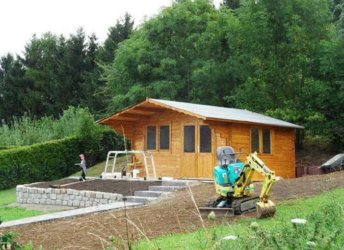 Gartenhaus in Hanglage Aufbau, Einrichtung und Gartengestaltung