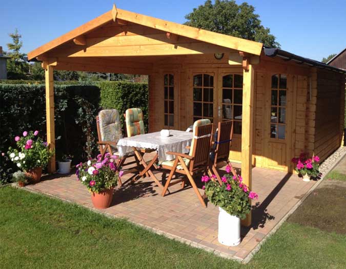 Das Gartenhaus mit Vordach