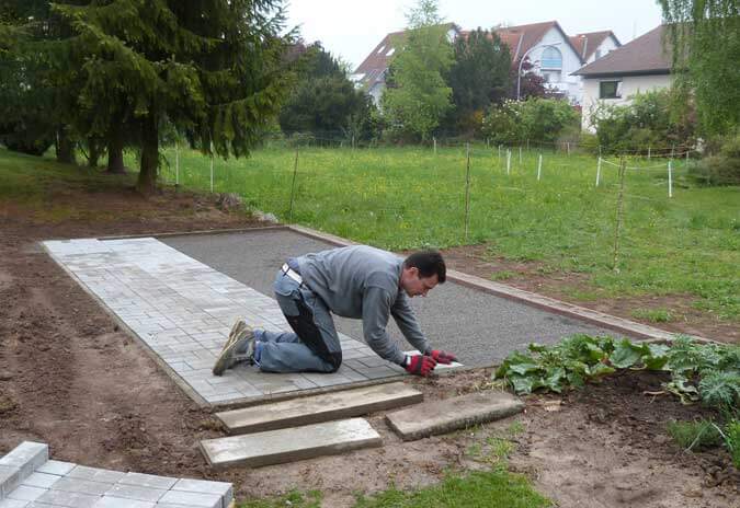 Fundament wird gepflastert