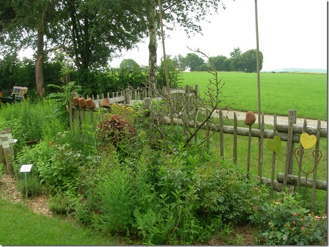 Enstpannen im Grünen - der Garten des Kräuterlandhofs.