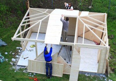 Gartenhausaufbau: Die 5-Eck Gartenlaube Maik-40 wird Wetterschutzhütte im Alpenverein Gartenhausaufbau