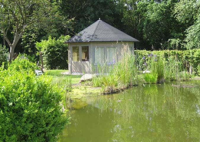 Gartenpavillon am Teich