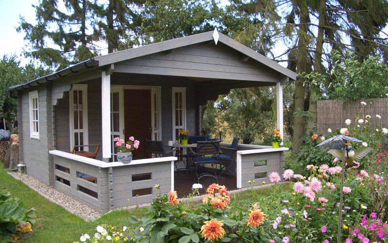 Die ganze Familie zum Frühstück auf der Gartenhaus-Terrasse einladen: mit Lappland-44A kein Problem. 