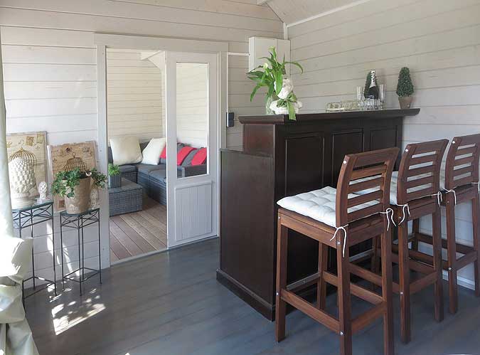 Ein Clockhouse als Pool-Haus am Naturpool