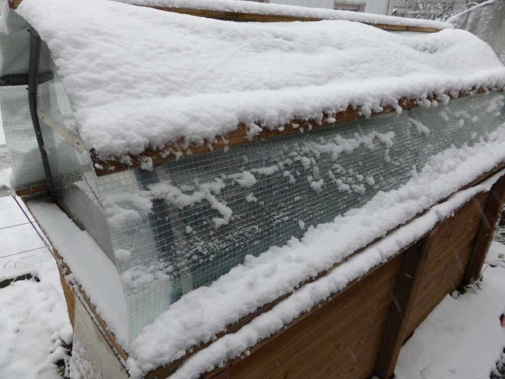 Mit einem Dach kann Eis und Schnee Ihrem Hochbeet nichts mehr anhaben! 