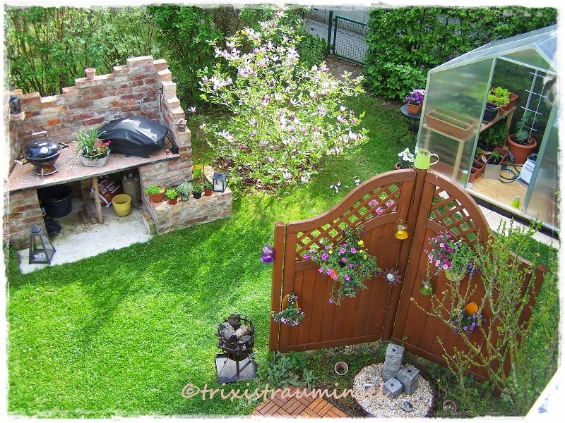 Garten mit Grillplatz, Gewächshaus und Terrasse