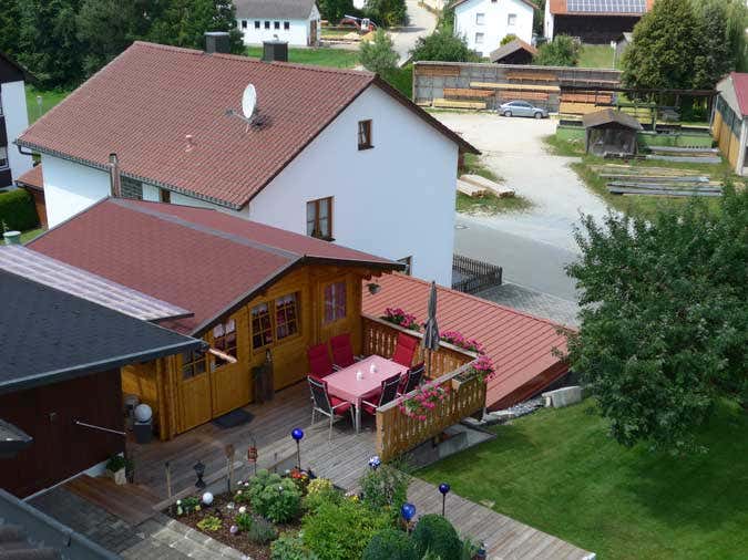 Gartenhaus in Hanglage