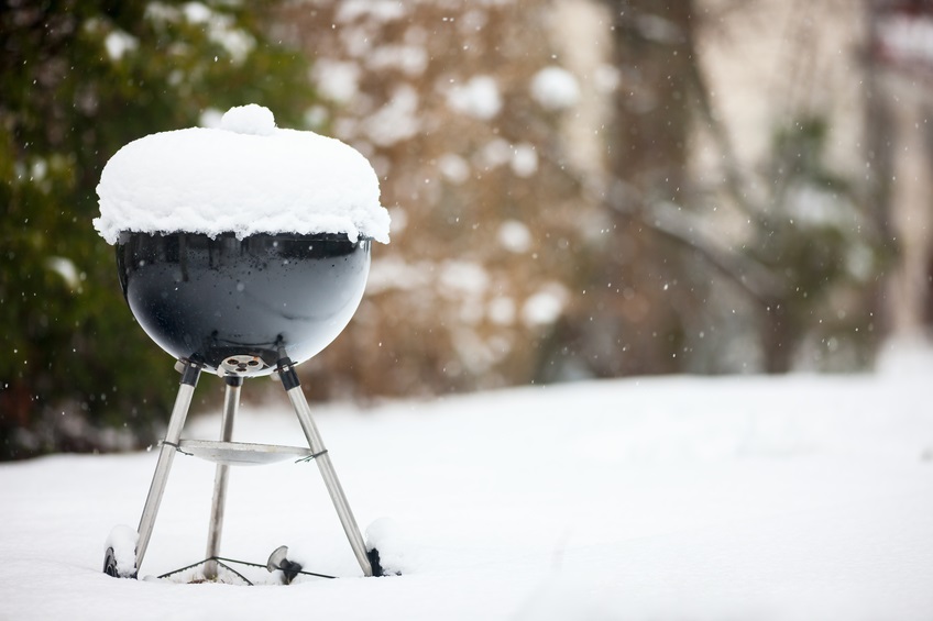 Schneebedeckter Grill