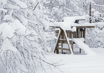 So sind Ihre Spielgeräte (nicht nur) im Winter sicher So sind Ihre Spielgeräte (nicht nur) im Winter sicher