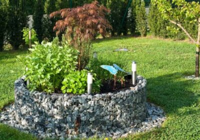 Gartengestaltung mit Gabionen: Kreative Ideen zum Nachmachen Blumenbeet mit Gabionen