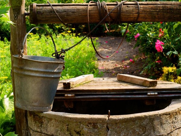 Brunnen anlegen im Garten Wichtige Infos vor Baubeginn