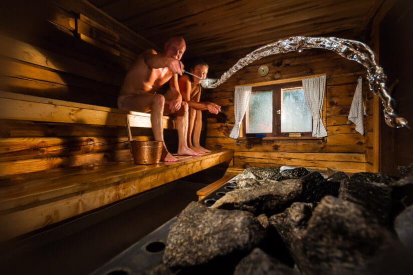 Mann Sauna Aufguss