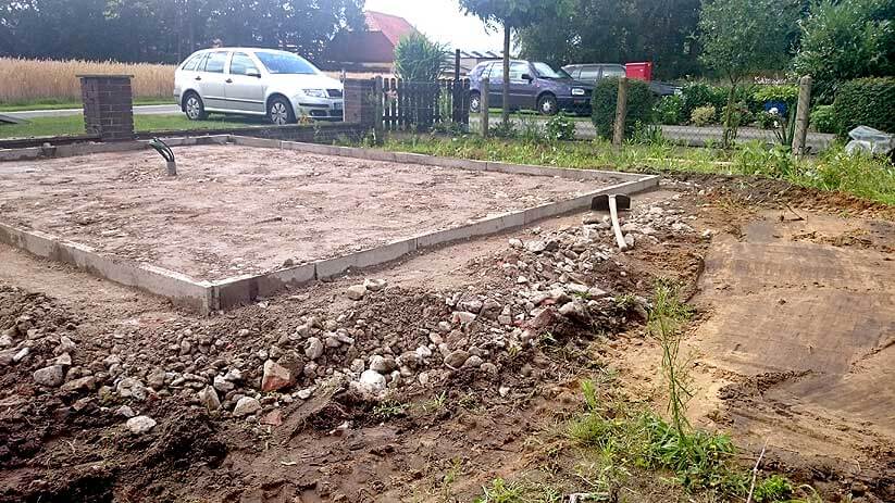 der Bauplatz mit Fundament