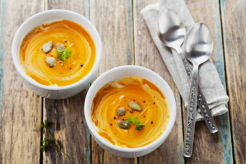 Kürbissuppe in Schälchen