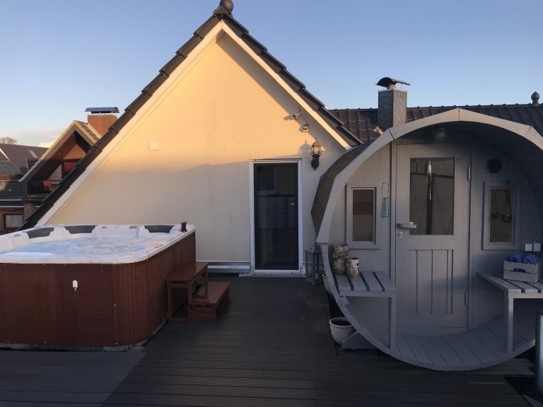 Whirlpool im Gartenhaus einbauen Ihre WellnessOase
