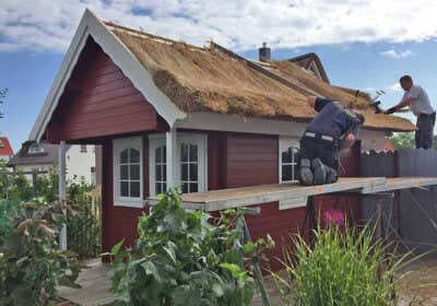 Gartenhaus mit Reetdach: Ein besonderes Haus mit Sauna