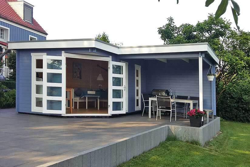 Mut zur Farbe: Ein 5-Eck-Gartenhaus in Taubenblau