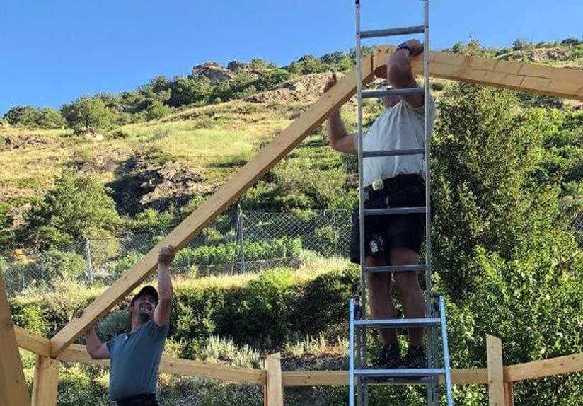 Pavillon-Aufbau: Dachbalken-Montage