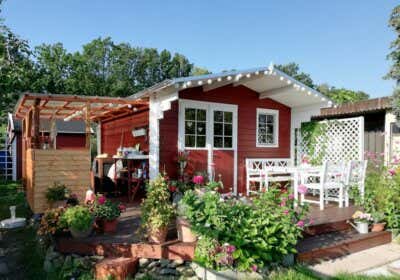 Gartenhaus Erki-44: ein schwedenroter Traum im Kleingarten