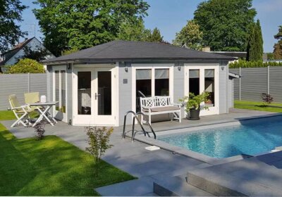 5-Eck Gartenhaus Julia, Pool und Wohnhaus: Ein Ensemble aus einem Guss Gartenhaus Julia-40-ISO