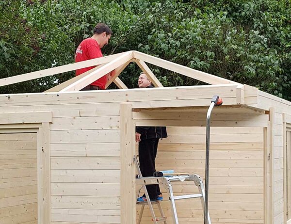 Gartenhaus Fundament Unebenheiten Ausgleichen - Fundament für Gartenhaus bauen : Auf einem unebenen holzfußboden teppichboden verlegen wollen, müssen sie die gesamte fläche ausgleichen, da sich die unebenheiten und die einzelnen dielen durch den teppich abzeichnen würden.