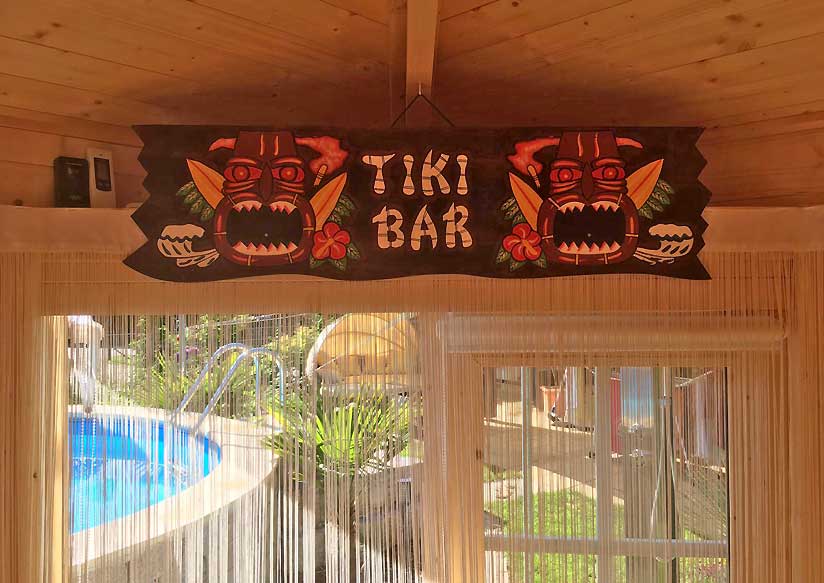 Tikibar - Eingangsschild