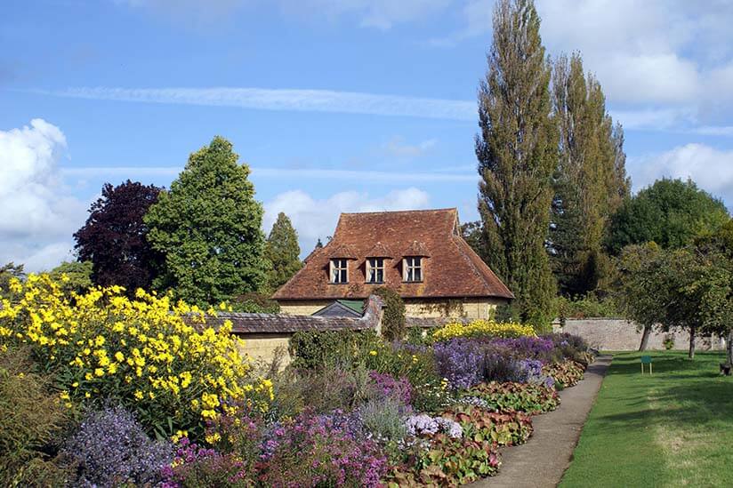 Haus mit Garten im Landhausstil