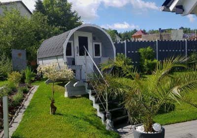 Das Traumhaus mit der passenden Sauna im Garten: Die Fasssauna Sam
