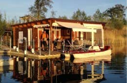 Unser Gartenhaus Brava als Hausboot
